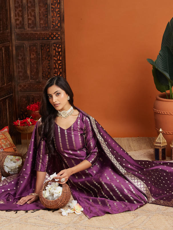 Tanirika Banarsi Silk Suit Set - Image 11